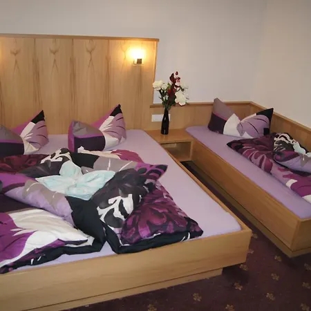 Haus Alpenflora Апартаменты *