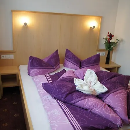 Haus Alpenflora Apartamento *